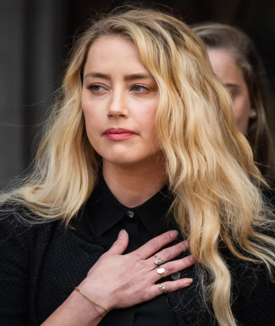 who is amber heard actress who asked to fire from aquaman 2 by twitter users